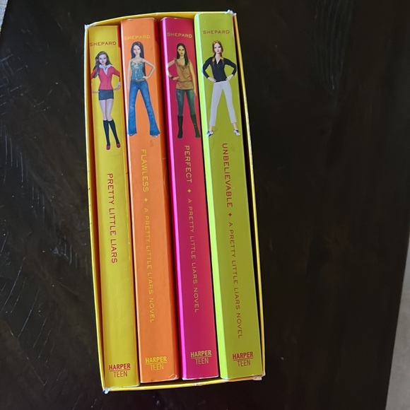 First 4 part Sarah Shepard Pretty Little Liars books slightly used - Picture 2 of 3